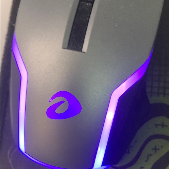 Gaming Mouse with Pink LED Lights - Picture 3 of 11